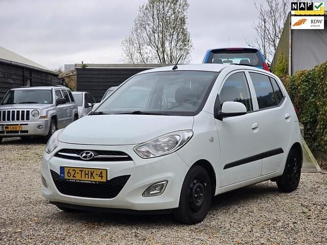 Wit Occasion 2012 Hyundai i10 Hatchback | € 3.949 (Eerlijke prijs) - Afbeelding 1/4