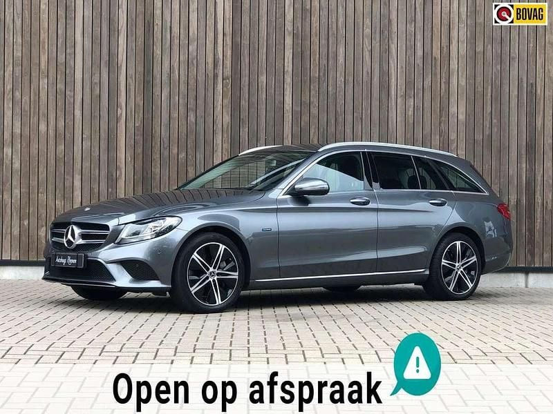 Grijs, metallic lak Gebruikt 2020 Mercedes C300 Advantage Stationwagen | € 23.900 (Goede deal) - Afbeelding 1/4