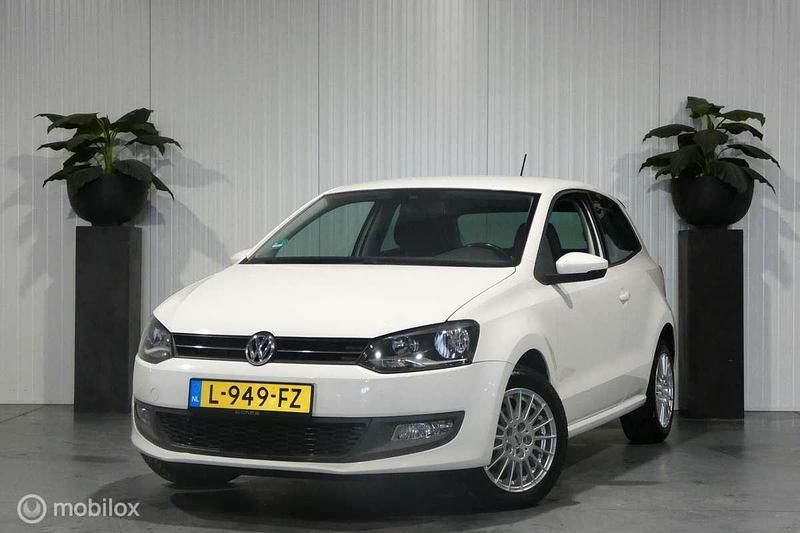 Wit Gebruikt 2010 VW Polo Comfortline Hatchback | € 3.999 (Eerlijke prijs) - Afbeelding 1/4
