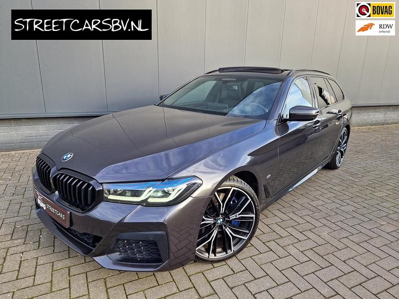Grijs Gebruikt 2020 BMW 540 M Sport Stationwagen | € 44.950 (Duur) - Afbeelding 1/4
