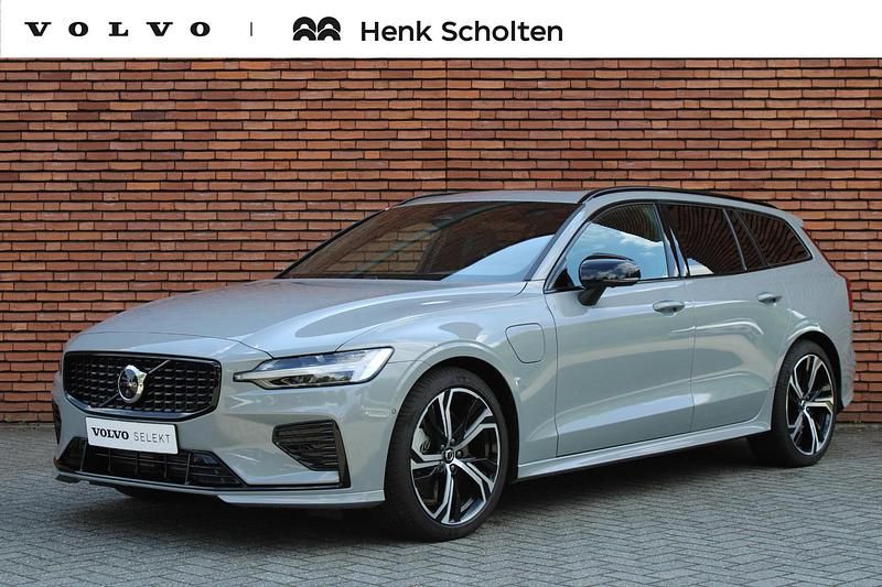 Grijs Gebruikt 2022 Volvo V60 Ultra Stationwagen | € 49.950 (Duur) - Afbeelding 1/4