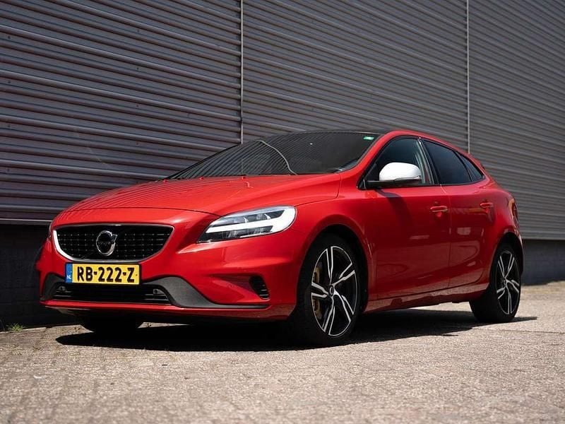 Rood Gebruikt 2017 Volvo V40 Stationwagen | € 15.750 (Eerlijke prijs) - Afbeelding 1/4