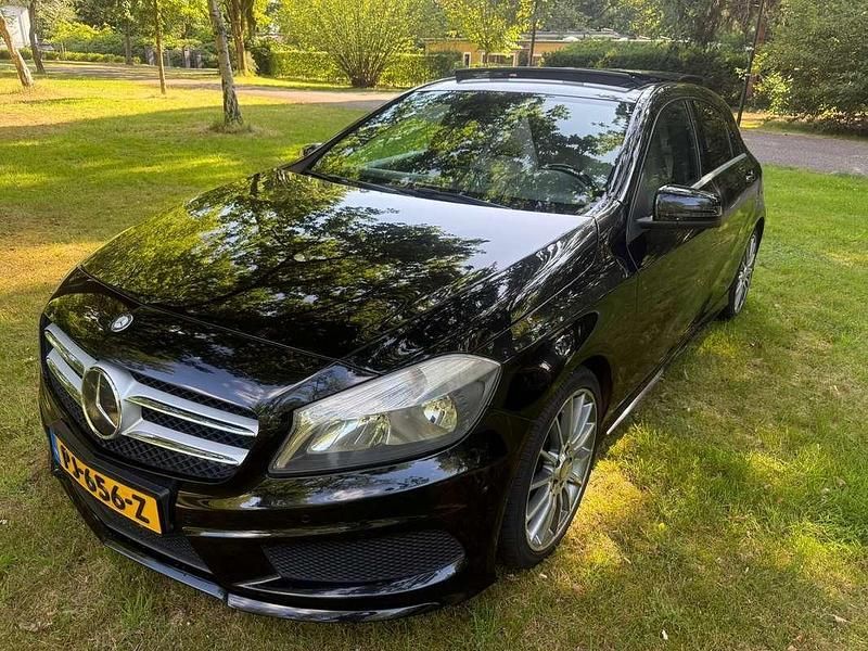 Zwart Gebruikt 2013 Mercedes A180 AMG Hatchback | € 9.499 (Eerlijke prijs) - Afbeelding 1/4