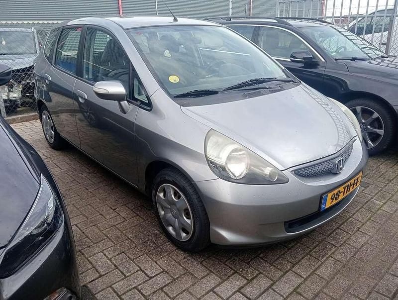 Zilver Gebruikt 2006 Honda Jazz LS Hatchback | € 2.450 (Eerlijke prijs) - Afbeelding 1/4