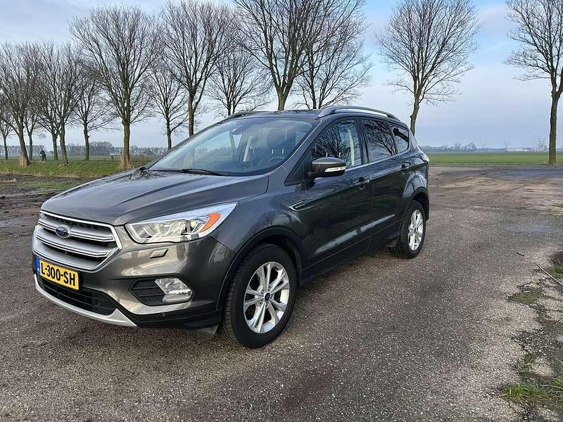 Grijs Gebruikt 2017 Ford Kuga Titanium SUV | € 13.500 (Eerlijke prijs) - Afbeelding 1/4