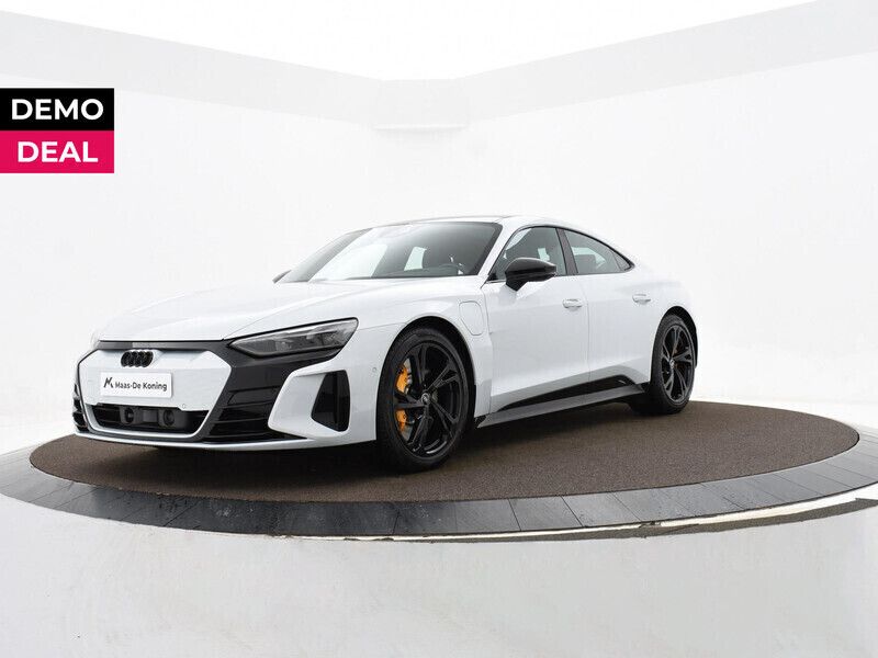 Grijs, metallic lak Gebruikt 2023 Audi e-tron GT quattro Basis Sedan | € 89.990 - Afbeelding 1/4