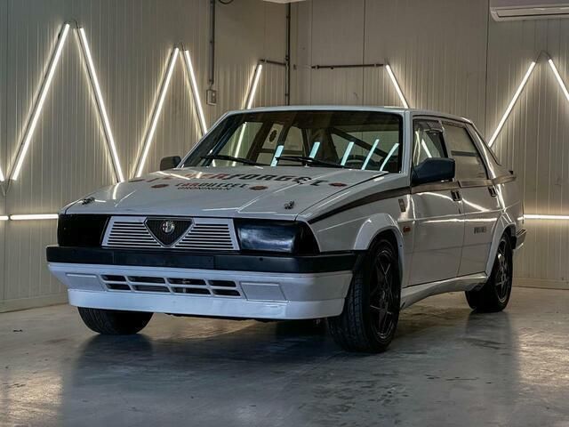 Wit Gebruikt 1987 Alfa Romeo 75 Sedan | € 14.990 - Afbeelding 1/4