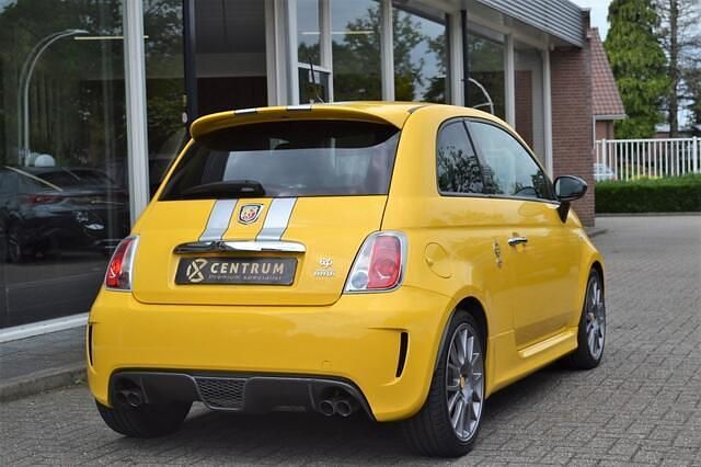 Occasion Abarth 695 181 PK (133 kW) 2011 Geel Hatchback