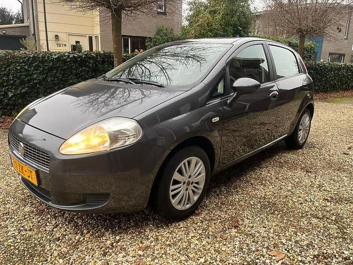 Grijs Occasion 2008 Fiat Grande Punto Dynamic Hatchback | € 2.475 (Eerlijke prijs) - Afbeelding 1/4
