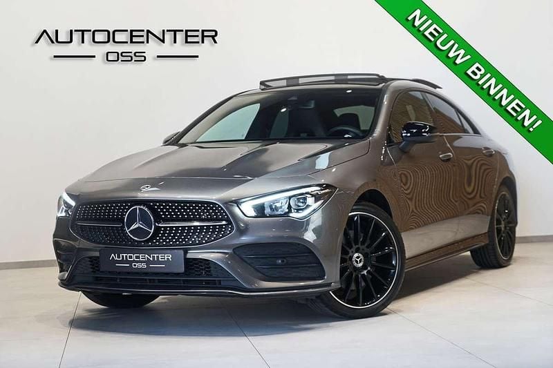 Grijs Gebruikt 2021 Mercedes CLA250e Night Sedan | € 34.945 (Iets duurder) - Afbeelding 1/4