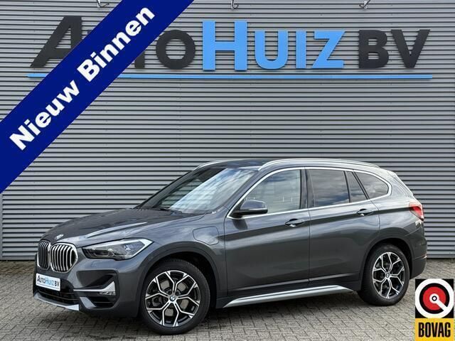 Grijs, metallic lak Gebruikt 2020 BMW X1 Executive SUV | € 26.990 (Eerlijke prijs) - Afbeelding 1/4