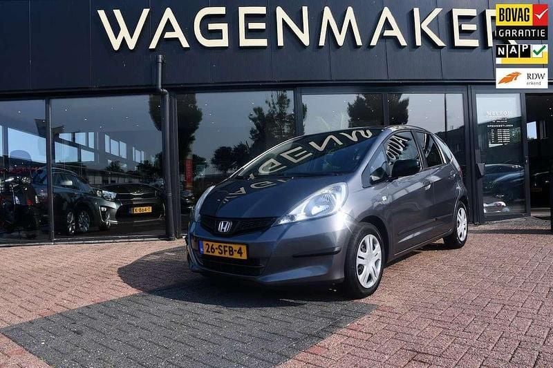 Grijs, metallic lak Gebruikt 2011 Honda Jazz S Hatchback | € 5.950 (Iets duurder) - Afbeelding 1/4