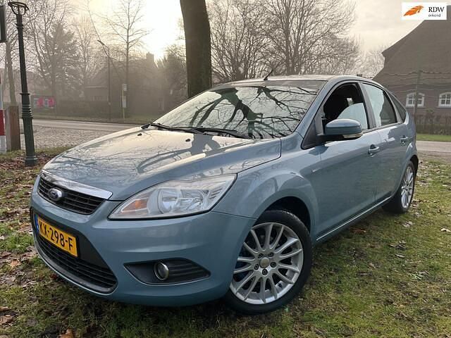 Blauw (metallic) Occasion 2008 Ford Focus Trend Hatchback | € 2.350 (Eerlijke prijs) - Afbeelding 1/4