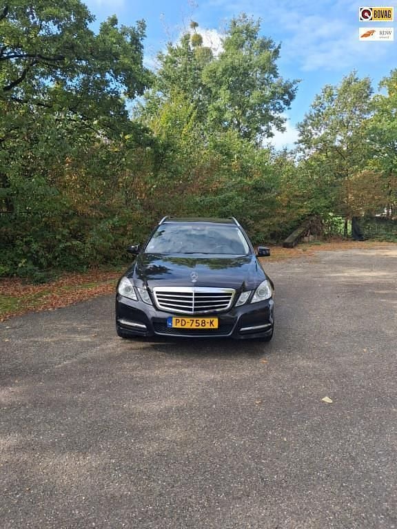 Zwart Gebruikt 2010 Mercedes E200 Avantgarde Stationwagen | € 6.475 (Super prijs) - Afbeelding 1/4
