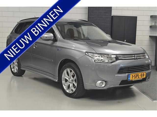 Grijs Gebruikt 2013 Mitsubishi Outlander Instyle SUV | € 11.950 (Eerlijke prijs) - Afbeelding 1/4