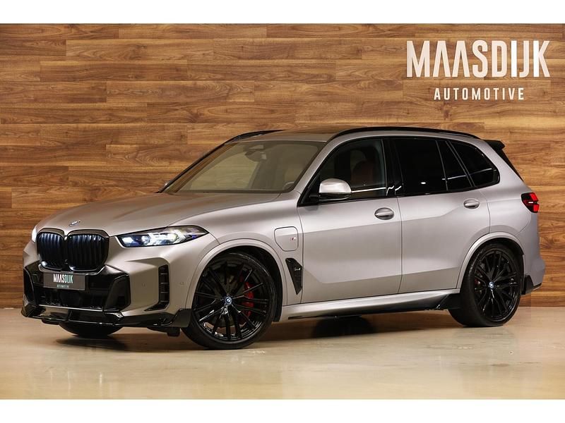 Grijs Gebruikt 2023 BMW X5 M Sport SUV | € 88.740 (Iets duurder) - Afbeelding 1/4