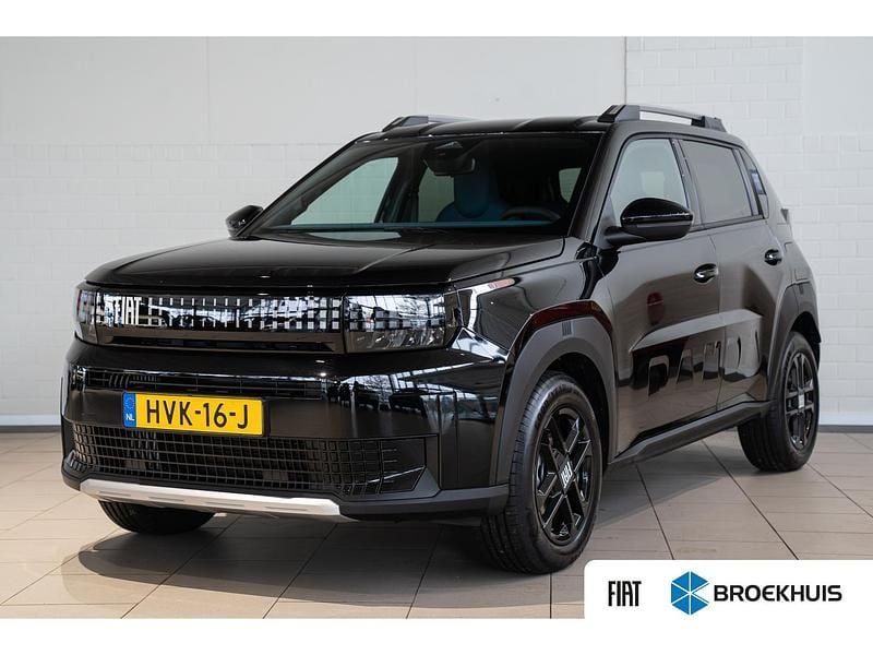 Zwart Nieuw 2025 Fiat Grande Panda Icon Hatchback | € 23.445 (Super prijs) - Afbeelding 1/4