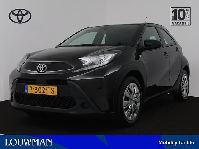Zwart Gebruikt 2022 Toyota Aygo X Play SUV | € 18.445 - Afbeelding 1/3