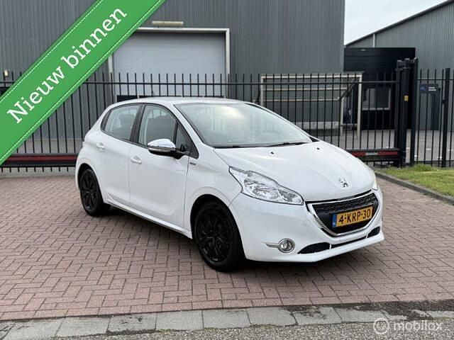 Wit Gebruikt 2013 Peugeot 208 Hatchback | € 3.450 (Eerlijke prijs) - Afbeelding 1/4