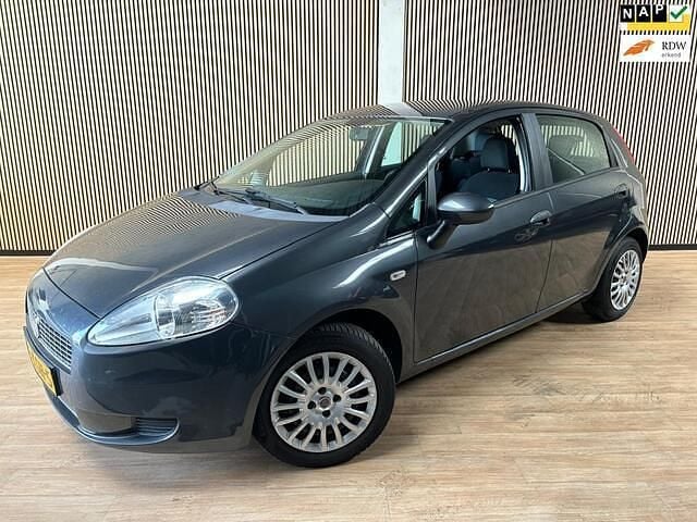 Grijs Gebruikt 2009 Fiat Grande Punto Active Hatchback | € 1.950 (Goede deal) - Afbeelding 1/4