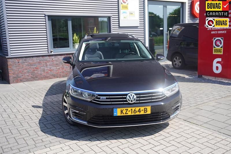 Zwart Gebruikt 2016 VW Passat GTE Stationwagen | € 18.760 (Eerlijke prijs) - Afbeelding 1/4
