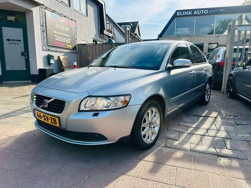 Grijs, metallic lak Gebruikt 2007 Volvo S40 Sedan | € 2.999 (Eerlijke prijs) - Afbeelding 1/4