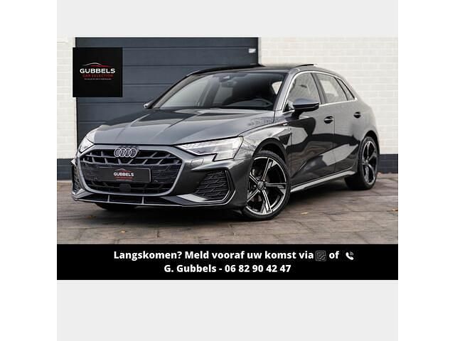 Grijs (metallic) Gebruikt 2024 Audi A3 Sportback Hatchback | € 38.999 (Duur) - Afbeelding 1/4