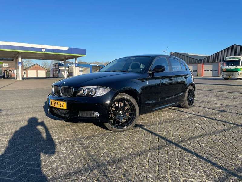 Zwart Gebruikt 2010 BMW 116 Hatchback | € 6.250 (Iets duurder) - Afbeelding 1/4
