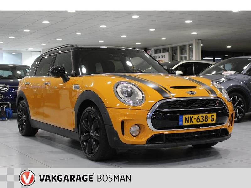 Oranje Occasion 2015 Mini Clubman Chili Stationwagen | € 19.850 (Eerlijke prijs) - Afbeelding 1/4