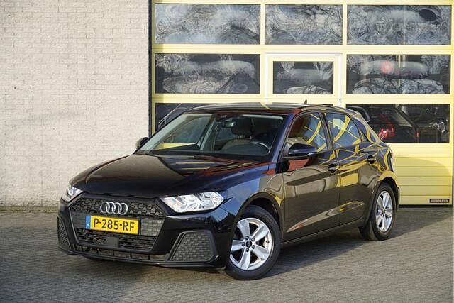 Zwart (metallic) Occasion 2022 Audi A1 Sportback Proline Hatchback | € 14.750 (Goede deal) - Afbeelding 1/4