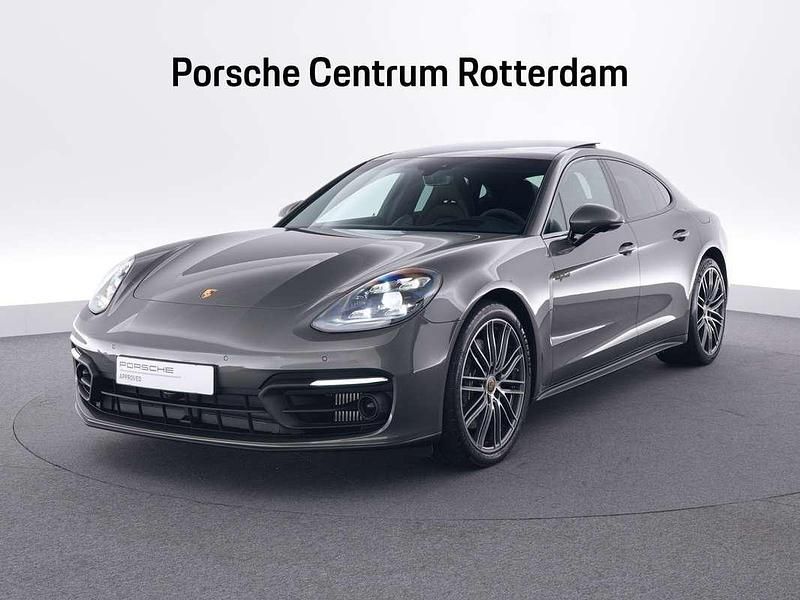 Groen, metallic lak Gebruikt 2024 Porsche Panamera 4 Platinum Edition Sedan | € 119.900 (Goede deal) - Afbeelding 1/4