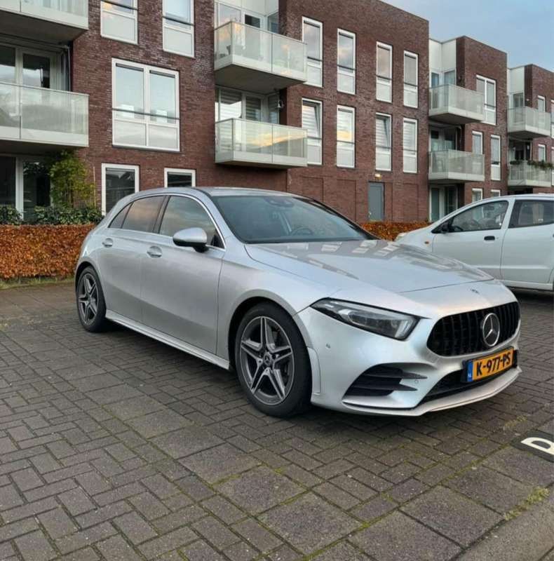 Grijs Gebruikt 2018 Mercedes A200 AMG Stationwagen | € 21.500 (Goede deal) - Afbeelding 1/4