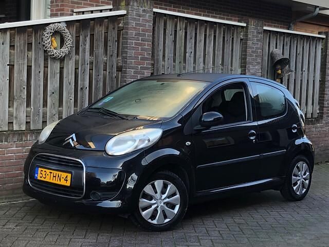 Zwart (metallic) Gebruikt 2012 Citroën C1 SELECTION Hatchback | € 3.599 (Eerlijke prijs) - Afbeelding 1/4