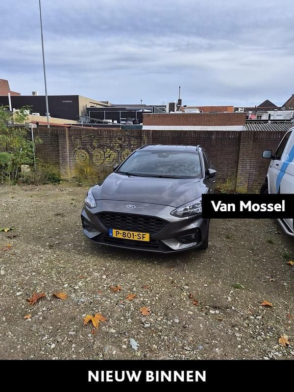 Grijs Gebruikt 2021 Ford Focus Business Edition Stationwagen | € 16.745 (Eerlijke prijs) - Afbeelding 1/4
