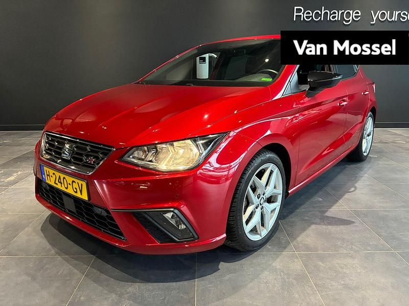 Rood Occasion 2020 Seat Ibiza Business Hatchback | € 14.950 (Eerlijke prijs) - Afbeelding 1/4
