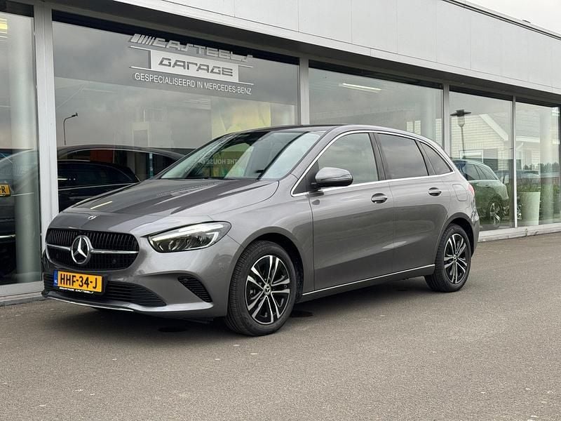 Grijs Gebruikt 2023 Mercedes B250 Business MPV | € 36.950 (Eerlijke prijs) - Afbeelding 1/4