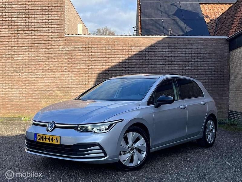 Grijs Occasion 2020 VW Golf VIII Style Hatchback | € 21.900 (Eerlijke prijs) - Afbeelding 1/4