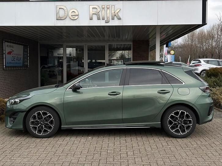 Occasion Kia Ceed GT-Line 161 PK (118 kW) 2023 Groen (metallic) Hatchback