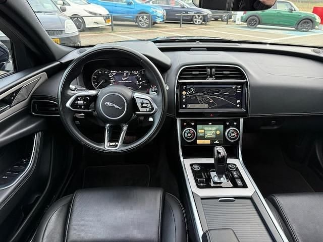 Occasion Jaguar XE R-Dynamic 2022 Blauw Sedan
