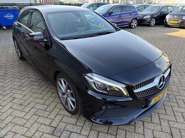 Occasion Mercedes A180 Ambition 122 PK (89 kW) 2017 Zwart (metallic) Hatchback