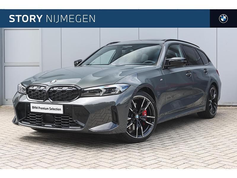 Grijs Gebruikt 2024 BMW M340 Comfort Edition Sedan | € 92.450 (Eerlijke prijs) - Afbeelding 1/4