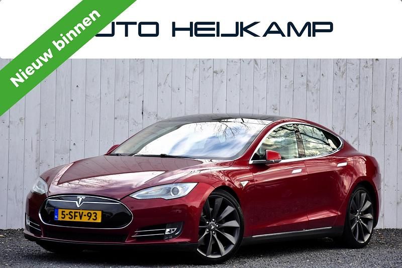 Rood (metallic) Occasion 2013 Tesla Model S Performance Hatchback | € 15.950 (Goede deal) - Afbeelding 1/4
