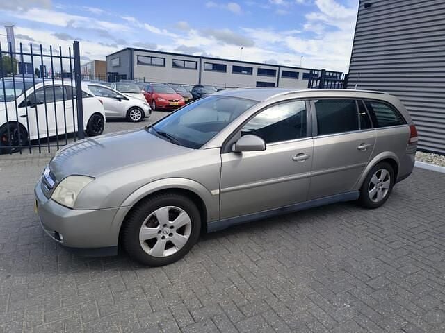 Grijs Gebruikt 2004 Opel Vectra Elegance Stationwagen | € 1.250 (Eerlijke prijs) - Afbeelding 1/4