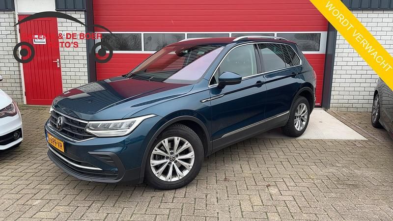 Blauw Occasion 2022 VW Tiguan Business SUV | € 21.394 (Super prijs) - Afbeelding 1/4
