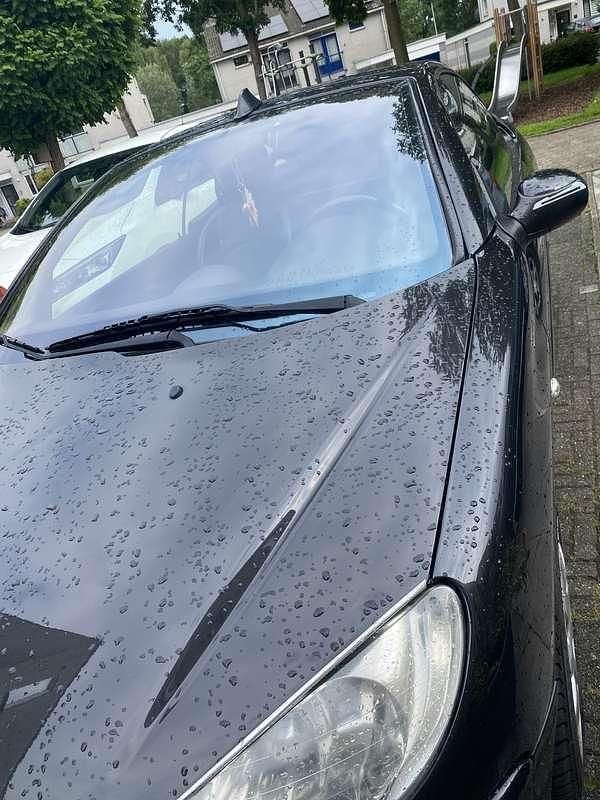 Zwart Gebruikt 2004 Peugeot 206 Cabriolet | € 1.950 (Eerlijke prijs) - Afbeelding 1/4
