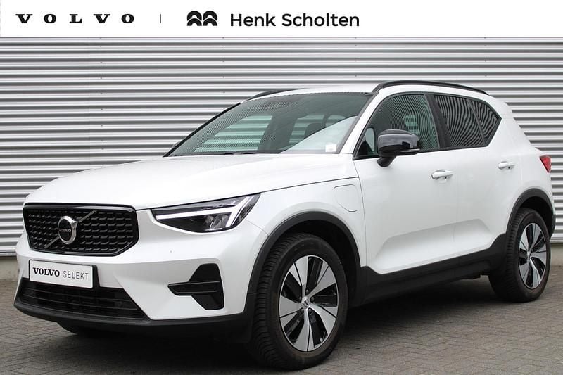 Wit Occasion 2025 Volvo XC40 Plus SUV | € 42.950 - Afbeelding 1/4