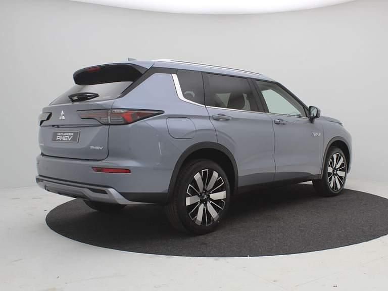 Nieuw Mitsubishi Outlander P-HEV Edition 306 PK (225 kW) 2026 Moonstone grey (licht grijs) SUV