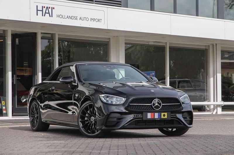 Zwart, metallic lak Gebruikt 2023 Mercedes E300 AMG Cabriolet | € 69.800 (Goede deal) - Afbeelding 1/4