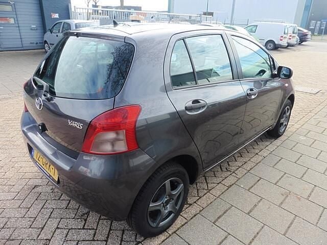 Occasion Toyota Yaris 69 PK (50 kW) 2008 Grijs (metallic) Hatchback