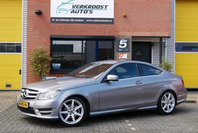 Grijs Gebruikt 2012 Mercedes C180 Premium Coupé | € 10.950 (Eerlijke prijs) - Afbeelding 1/4